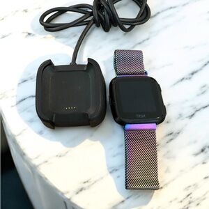 Fitbit Versa Smartwatch with Mesh Band and Charger